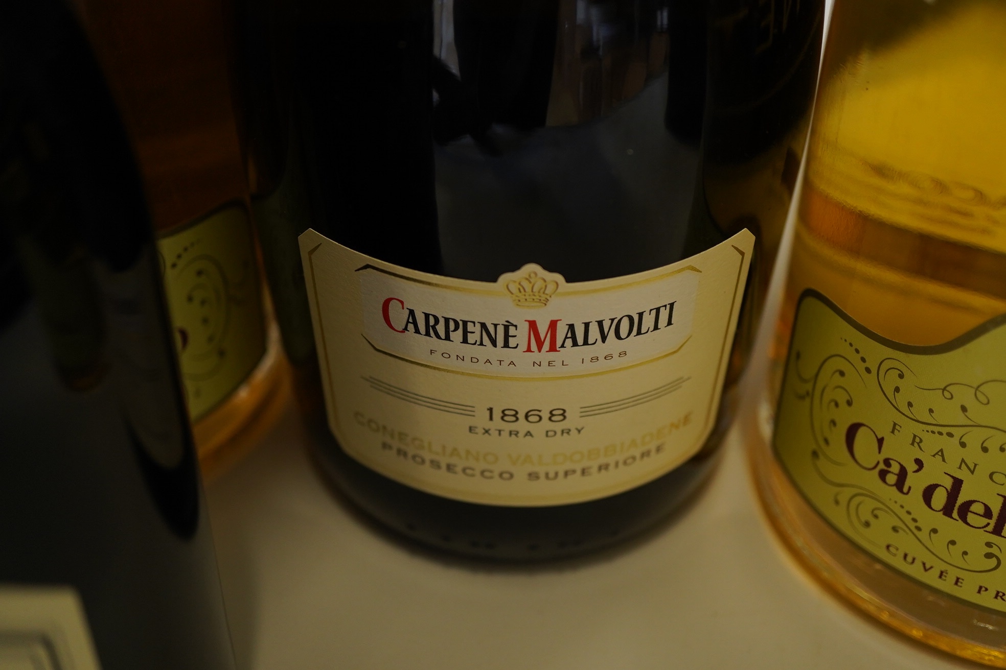 A mixed parcel of white and sparkling white wine